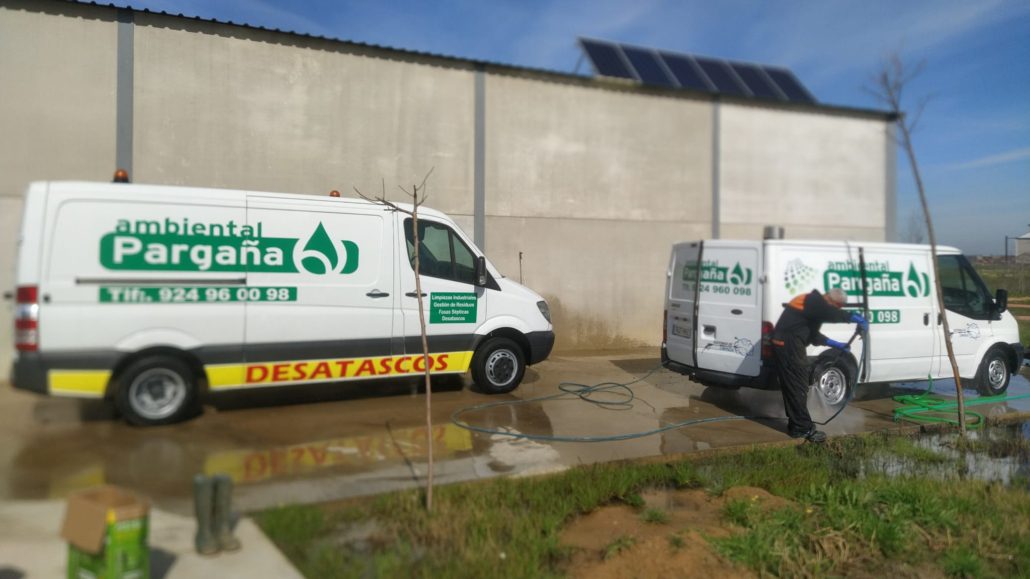 Desatascos Ambiental Pargaña atendiendo un aviso urgente 24 horas